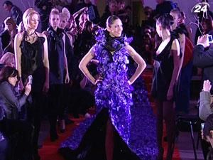 В Киеве презентовали платье из цветов стоимостью 100 тыс. евро