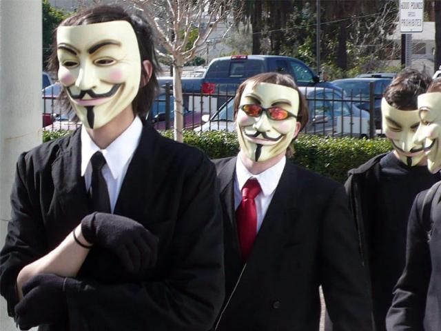 Украинские Anonymous угрожают властям атаками со всего мира