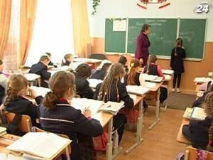 Столичні школи відновлюють навчання 