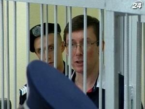 Печерский суд будет допрашивать Луценко и его бывшего водителя Печерский суд будет допрашивать Луценко и его бывшего водителя