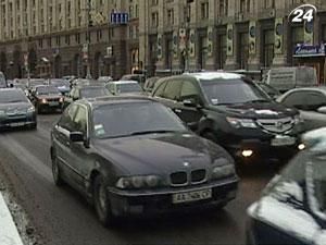 Украинцев спросят откуда у них деньги на дорогие машины