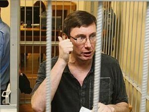 В Печерском суде допрашивают водителя Луценко В Печерском суде допрашивают водителя Луценко