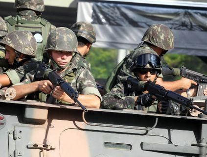 У Бразилії армія штурмує захоплену поліцією будівлю