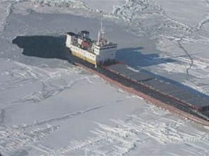 В Азовском море сухогруз "Авак-1" уходит под воду В Азовском море сухогруз "Авак-1" уходит под воду