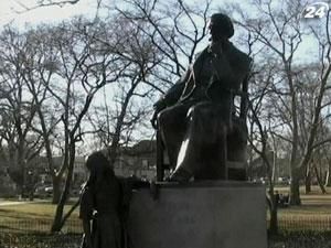 Книголюбы празднуют 200 лет со дня рождения Диккенса Книголюбы празднуют 200 лет со дня рождения Диккенса