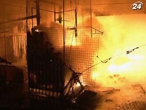 На центральном рынке Днепропетровска сгорело 8 павильонов