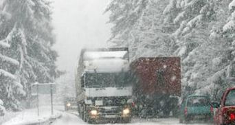 Румунія закрила кордон для вантажівок з України
