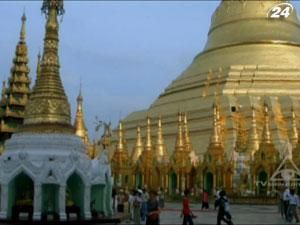 Пагода Шведагон - це центр політичного життя Пагода Шведагон - це центр політичного життя