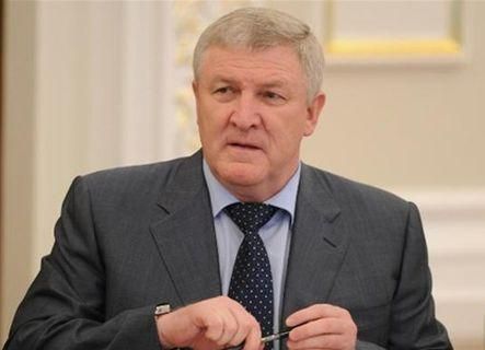 Н: Янукович уволил министра обороны Н: Янукович уволил министра обороны