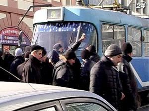 Одесса: строители стадиона перекрыли движение из-за зарплаты