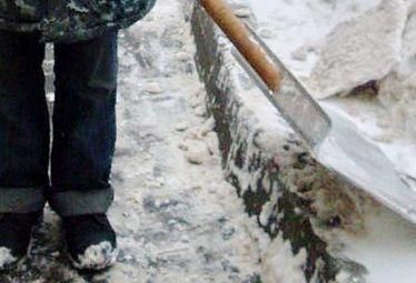 У Мінську повій змусили прибирати сніг У Мінську повій змусили прибирати сніг