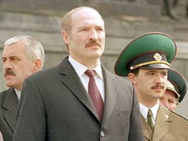 Лукашенко попросив Росію фінансувати білоруську армію