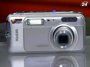 Kodak згортає виробництво фотоапаратів та відеокамер Kodak згортає виробництво фотоапаратів та відеокамер
