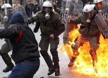 У Греції члени уряду звільнилися на знак протесту проти антикризових дій уряду У Греції члени уряду звільнилися на знак протесту проти антикризових дій уряду