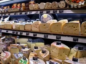 Азаров убежден, что Россия вскоре снимет ограничения на импорт украинского сыра