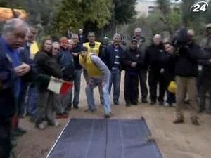 В Израиле состоялся конкурс по плеванию оливковыми косточками