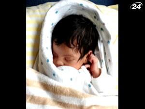 Джей Зи и Бейонсе опубликовали фото дочери Джей Зи и Бейонсе опубликовали фото дочери