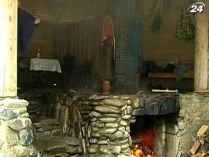 У закарпатському селі можна просто неба скупатися у чані У закарпатському селі можна просто неба скупатися у чані