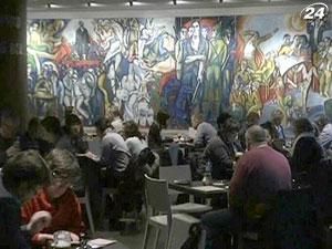 Ресторан в Берлине воссоздает атмосферу бывшей ГДР