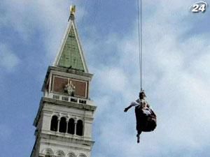 Італія: з дзвіниці Сан-Марко традиційно запустили карнавального Ангела