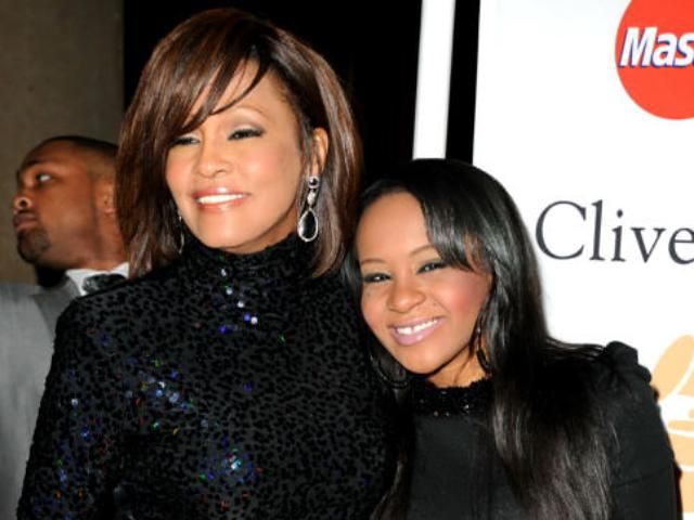 Донька Уітні Х'юстон потрапила до лікарні Донька Уітні Х'юстон потрапила до лікарні