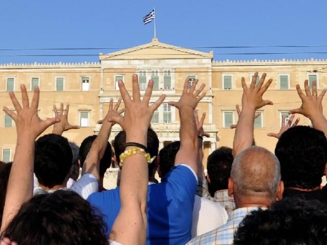 Парламент Греції прийняв програму скорочення витрат