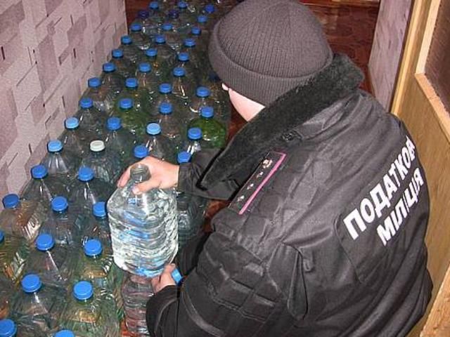 Налоговики объявили войну фальсифицированной водке Налоговики объявили войну фальсифицированной водке