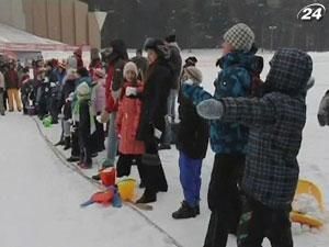 Мешканці Риги визначали, хто найвправніше кидає сніжками