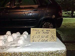 В Неаполі продавали сніжки В Неаполі продавали сніжки