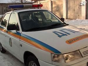 Львівщина: п’яний депутат побив авто ДАІ, а потім танцював на його капоті Львівщина: п’яний депутат побив авто ДАІ, а потім танцював на його капоті