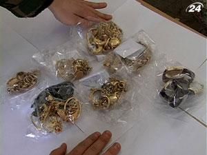 Понад 1 кг золота та 14 кг срібла вилучили на Чопській митниці