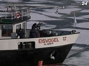 В Европе на борьбу с замерзанием рек бросили ледоколы