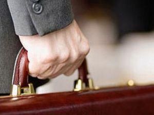 Чиновников обязали меньше тратить на зарубежные командировки Чиновников обязали меньше тратить на зарубежные командировки