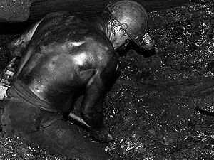 Вночі п’ятеро українських гірників опинились під завалом Вночі п’ятеро українських гірників опинились під завалом