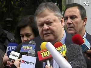 Президент Греции отказался от своего жалованья из-за кризиса в стране Президент Греции отказался от своего жалованья из-за кризиса в стране