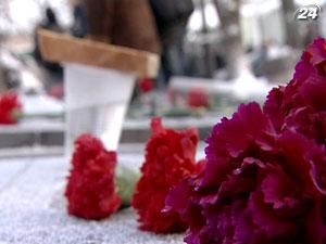 Ветераны 1,5 часа не могли возложить цветы к памятнику афганцам Ветераны 1,5 часа не могли возложить цветы к памятнику афганцам