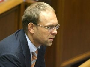 Власенко стало интересно, как узнали диагноз Тимошенко Власенко стало интересно, как узнали диагноз Тимошенко