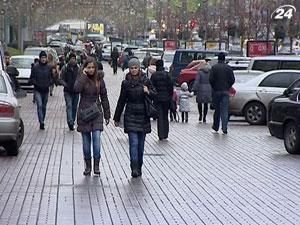 Украинцы запасаются валютой Украинцы запасаются валютой