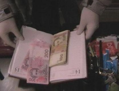 СБУ спіймала підполковника Міноборони на хабарі у 120 тисяч гривень СБУ спіймала підполковника Міноборони на хабарі у 120 тисяч гривень