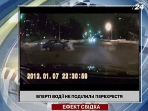 Упрямые водители не поделили перекресток Упрямые водители не поделили перекресток