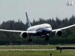 Boeing 787 Dreamliner совершил посадку на аэродроме Сингапурского авиашоу