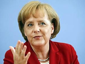 Меркель шкодує через відставку Вульфа