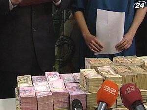 Підсумок дня: бютівці передали столичній лікарні "Охматдит" "тушкові" $450 тисяч Підсумок дня: бютівці передали столичній лікарні "Охматдит" "тушкові" $450 тисяч