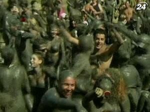 На карнавальному параді у Ріо зібралася рекордна кількість людей На карнавальному параді у Ріо зібралася рекордна кількість людей