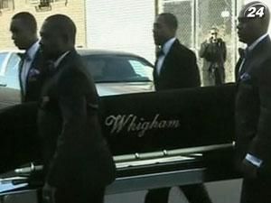 Близькі та рідні попрощались з Уітні Х'юстон Близькі та рідні попрощались з Уітні Х'юстон