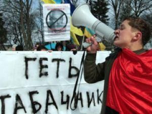 Студенты в Киеве: "Увидишь Табачника, дай ему подсрачник"