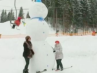В Украине слепили самого большого снеговика