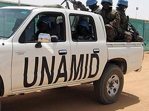 Миротворців, яких захопили повстанці, відпустили Миротворців, яких захопили повстанці, відпустили