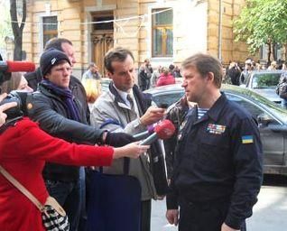 Лідеру "афганців" запропонували виїхати з країни Лідеру "афганців" запропонували виїхати з країни