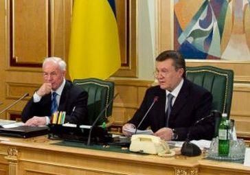 Янукович призвал губернаторов не ждать, пока петух клюнет в одно место